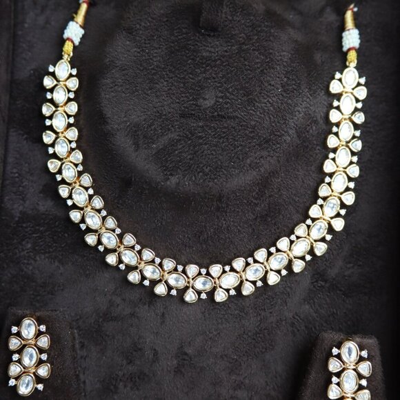 Elegant Floral Kundan Necklace & Earrings Set, JP40 - Picture 4 of 12